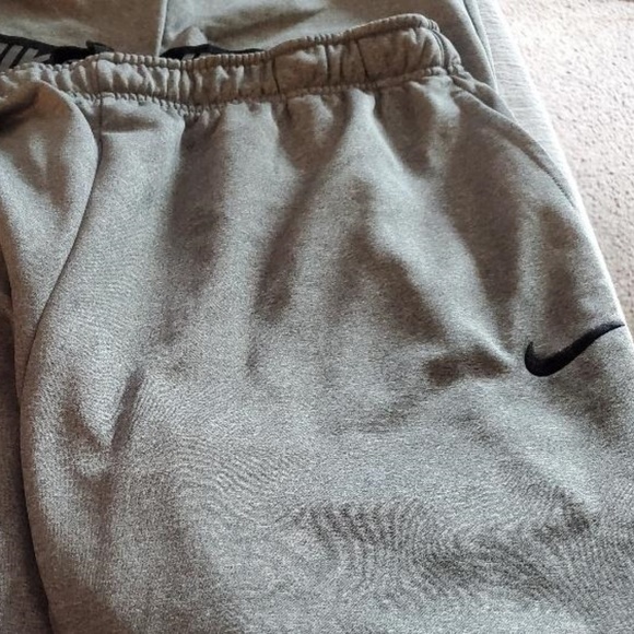 Nike sweatpants - Picture 1 of 3